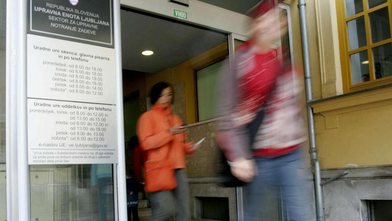 Pozor, upravne enote imajo nov delovni čas