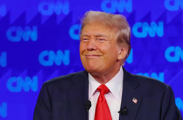 V štabu Kamale Harris so medtem ocenili, da se nekdanji predsednik soočenja boji in se želi umakniti iz dogovorjene razprave, obrača pa se k njemu naklonjeni televiziji Fox News. Poudarili so, da mora Trump "prenehati igrice" in se udeležiti soočenja, predvidenega na ABC News 10. septembra. | Foto: Reuters