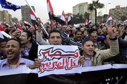 Znova spopadi med policijo in protestniki v Egiptu (video)