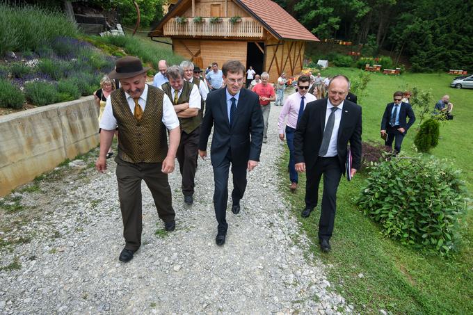 Miro Cerar se je sicer v Beli krajini mudil na samostojnem obisku, za drugo polovico leta pa je napovedal tamkajšnji obisk širše vladne ekipe. | Foto: STA ,