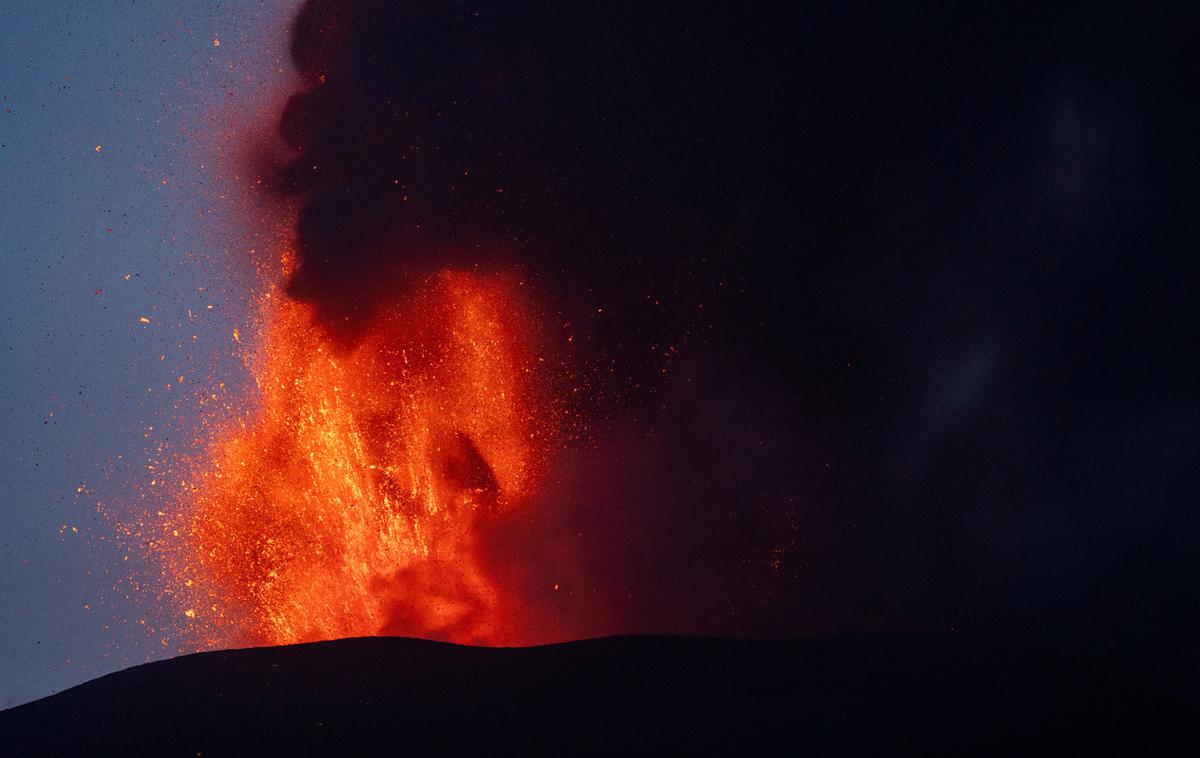 Etna | Ansa je popoldne še poročala, da se je izbruh vulkana končal, dim pa razpršil. | Foto Reuters