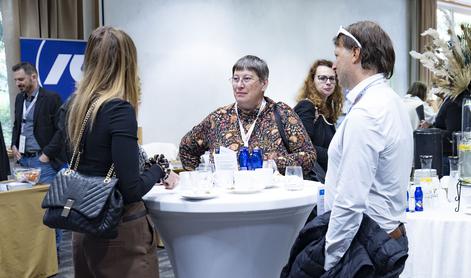 Slovenski nepremičninski trg ostaja optimističen: rast cen se bo nadaljevala, a zmerneje #video