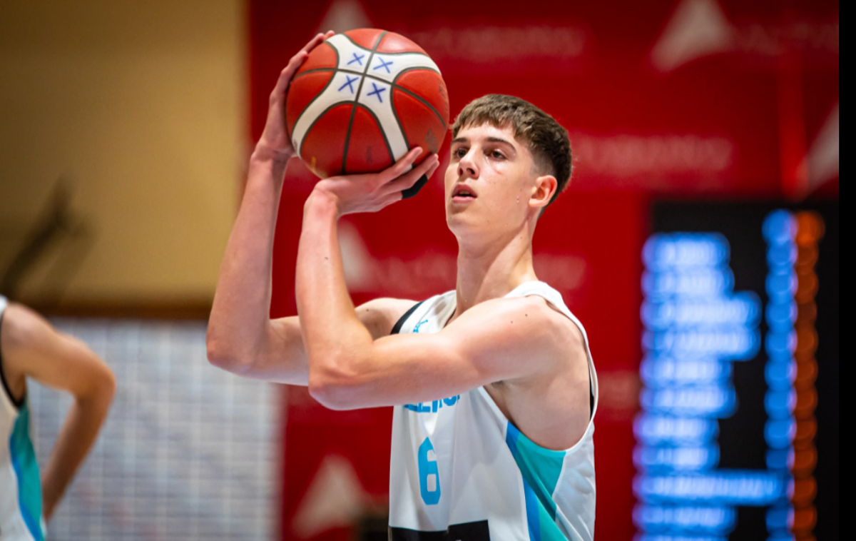 Stefan Joksimović | Stefan Joksimović, ki bo 16. novembra dopolnil 17 let, je danes dočakal debi v evroligi. | Foto FIBA
