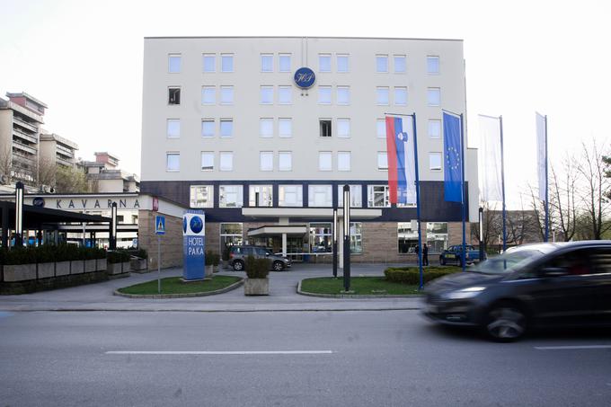 V karanteni v velenjskem hotelu Paka je trenutno nastanjenih 43 slovenskih državljanov. V hotelu so po zadnjih podatkih potrdili dve okužbi z novim koronavirusom. | Foto: STA ,