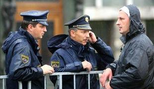 Kresalova in Čebašek-Travnikova o izbrisanih in delu policije