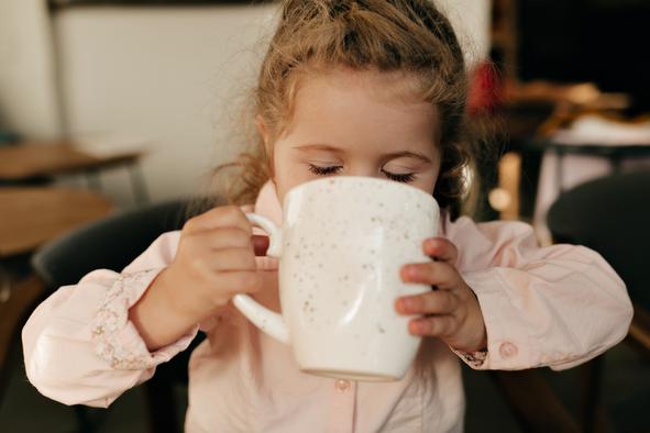 Okus, ki nas popelje v otroštvo: slovenski napitek, ki povezuje generacije