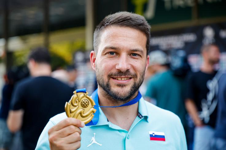 Evropsko zlato z reprezentanco U18 je eden največjih uspehov Močnikove dosedanje trenerske poti. | Foto: Aleš Fevžer