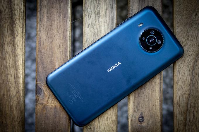 Razporeditev kamer na zadnji strani je prepoznavna za (novejše) pametne telefone blagovne znamke Nokia. | Foto: Ana Kovač