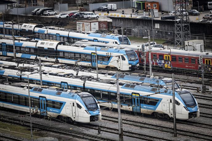 Železniška postaja Ljubljana. | V ponedeljek zjutraj bo postaja predvidomaa znova odprta, promet pa bo stekel po prilagojenem režimu, ki velja od sredine decembra. | Foto Bojan Puhek