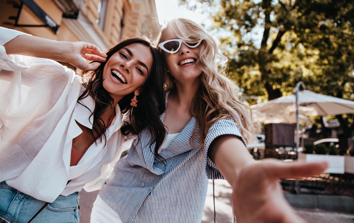 prijateljici, poletje | Foto Shutterstock