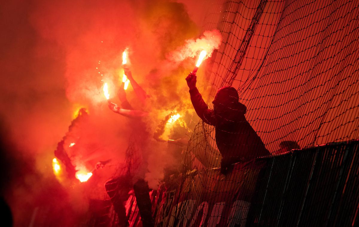 Viole Green Dragons na derbiju | Mariborčani zaradi obnašanja svojih navijačev ob 950 evrov. (slika je simbolična) | Foto Blaž Weindorfer/Sportida