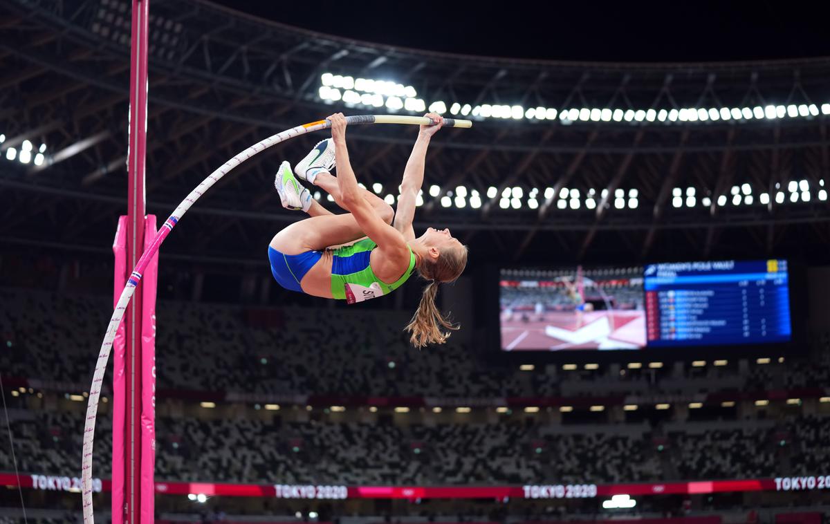 Tina Šutej | Tina Šutej je postavila nov državni dvoranski rekord v skoku s palico. Ta zdaj znaša 4,75 metra. | Foto Reuters