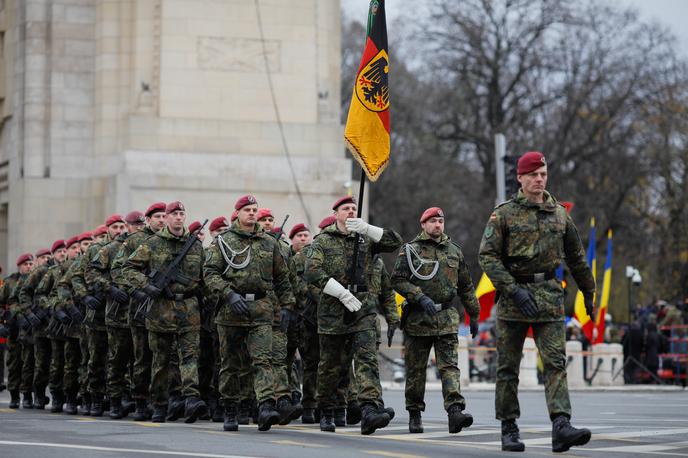 nemška vojska | Zveza Nato bi po kriznih zasedanjih v začetku leta 2025 kot odziv na rusko grožnjo na svoje vzhodno krilo maja 2025 poslala 300 tisoč vojakov, od tega 30 tisoč pripadnikov nemške vojske. Kako bi se zadeve odvijale naprej, scenarij ne predvideva. | Foto Shutterstock