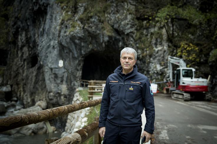 Tudi Drago Zadbnikar, poveljnik Civilne zaščite Tržič, je že teden dni v polnem pogonu. | Foto: Ana Kovač