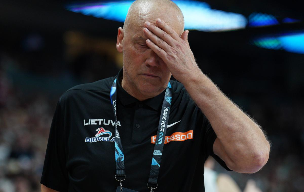 Rimas Kurtinaitis | Rimas Kurtinaitis naj bi se sprva namerno ognil grškim novinarjem. Po pritožbi jim je bil danes na voljo za vprašanja in se opravičil za dejanje. | Foto Guliverimage
