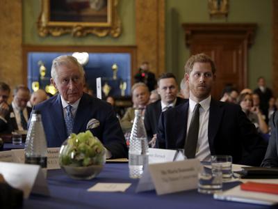 Na vidiku sprava med princem Harryjem in kraljem? #video