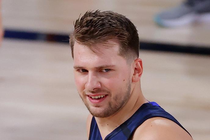 Luka Dončić | Luka Dončić bo decembra vstopil v tretjo sezono lige NBA, precej večje pa je vprašanje, ali bo poleti znova oblekel slovenski dres. | Foto Getty Images