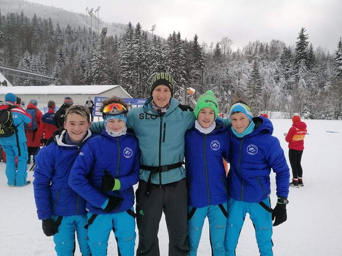 Nejc Dežman predaja znanje in izkušnje na mlajše skakalce. | Foto: Nejc Dežman/osebni arhiv