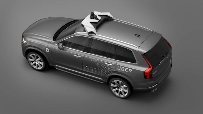 Uber je volvom XC90 dodal svojo napravo za nadzor prometa in cestne infrastrukture na strehi, dodatne senzorje in podobno. | Foto: Volvo