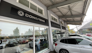 Dobro za trgovce? Kitajci potrkali in vstopili v salone. #foto