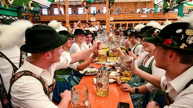 Bes zaradi cen na Oktoberfestu: to je nastanitev za 65 evrov na noč #video