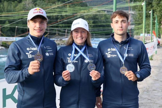 Žiga Lin Hočevar & Eva Alina Hočevar & Jan Ločnikar | Žiga Lin in Eva Alina Hočevar ter Jan Ločnikar so poskrbeli za imeniten zaključek EP v Solkanu. | Foto Kajakaška zveza Slovenije