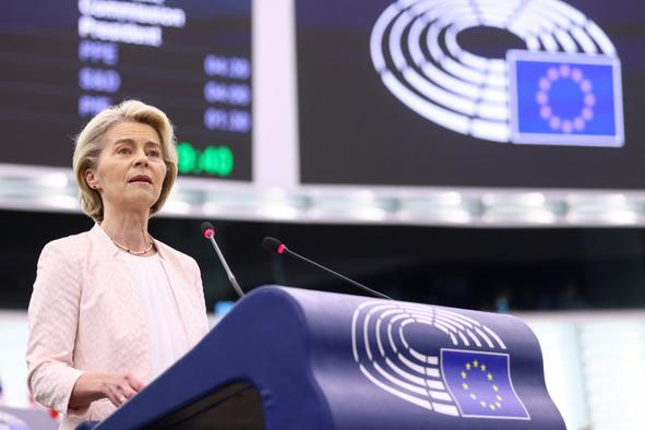 Von der Leynova z udobno večino izvoljena za drugi mandat na čelu Evropske komisije