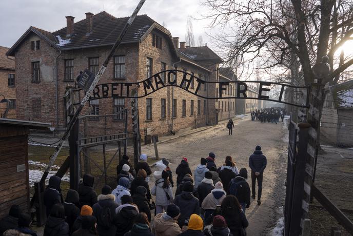 Turistka obiskala Auschwitz in se pritoževala nad pijačo: njene besede sprožile plaz kritik