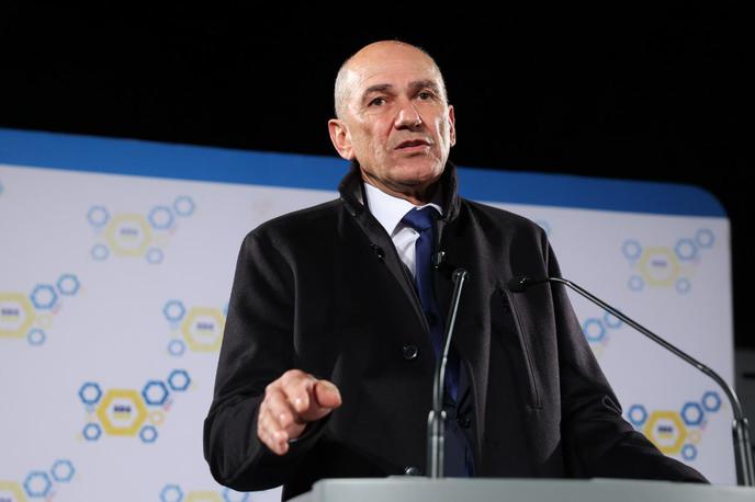 Volitve 2026 SDS  Janez Janša | Po volitvah je Janez Janša napovedal, da bodo v SDS prešteli vsak glas z vseh volišč, saj da so se organizirali tako, da imajo povsod ljudi ali nadzornike. | Foto Ana Kovač