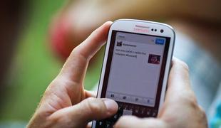 Jaz ali telefon: številni Nemci ljubosumni na mobitele