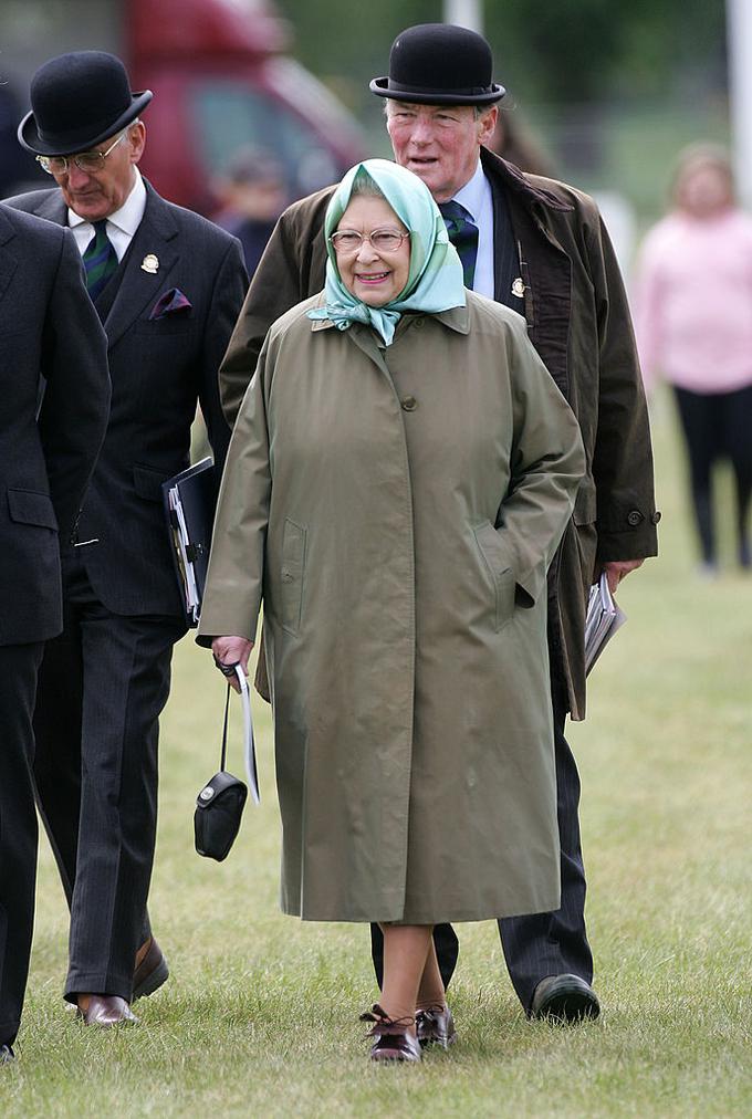 Britanska monarhinja se ob posestvu Balmoral najraje sprehaja oblečena v povsem običajna oblačila. | Foto: Getty Images