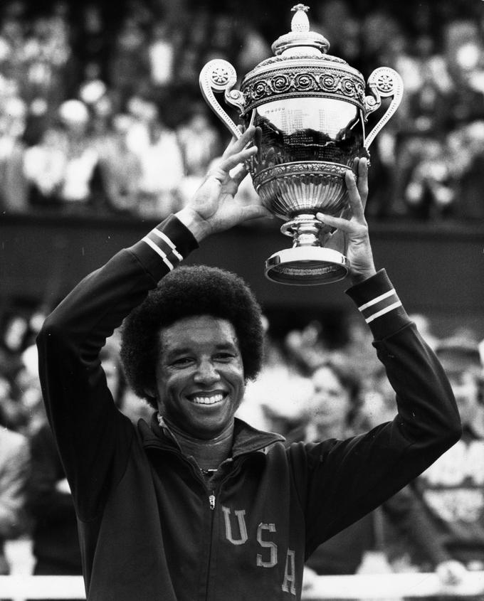 Arthur Ashe je na finale prišel v reprezentančni trenirki. | Foto: 