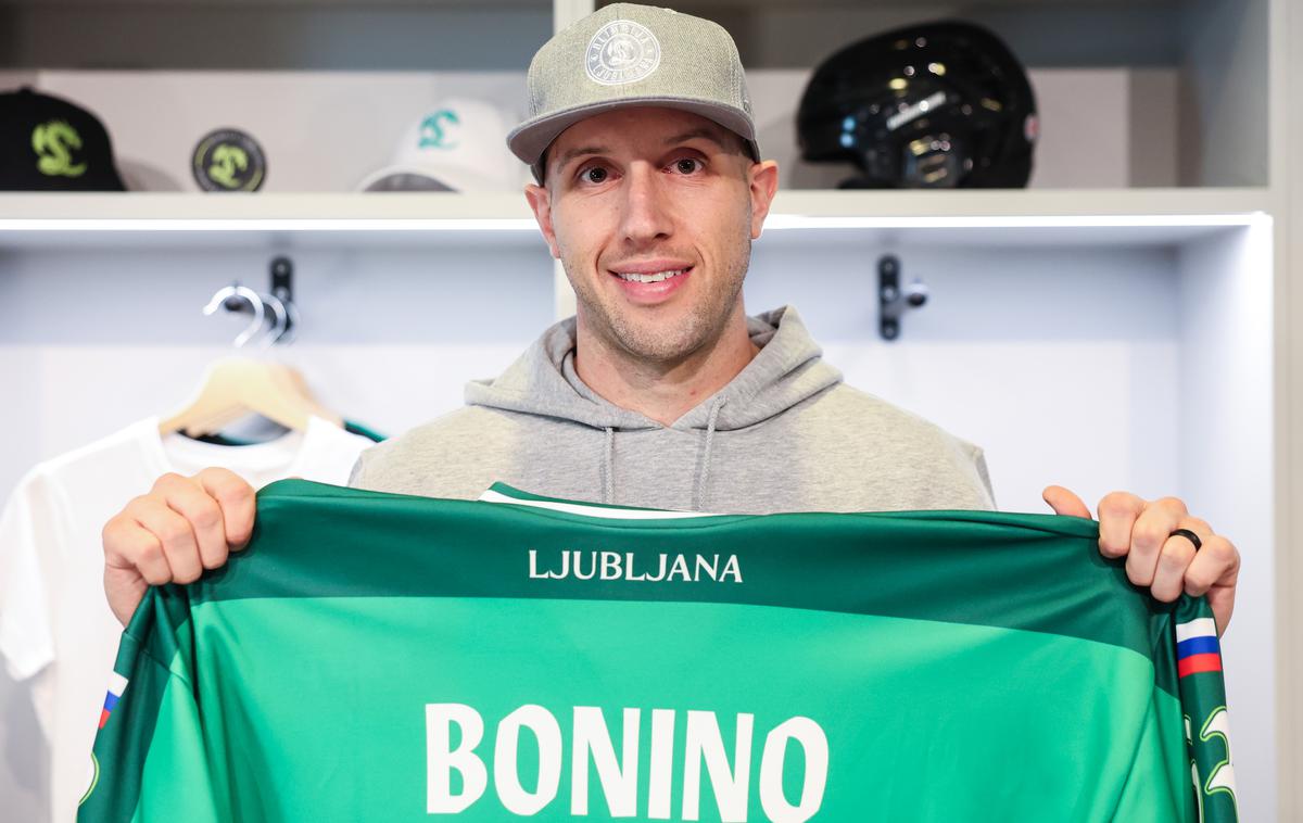 Nick Bonino | Sloviti Nick Bonino je že prejel zeleni dres ljubljanske Olimpije. | Foto Aleš Fevžer