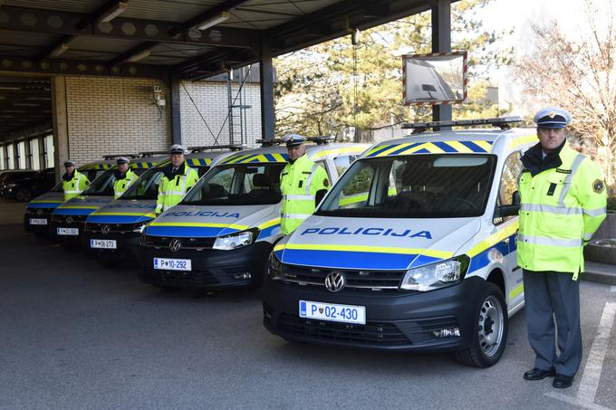 Med zadnjimi okrepitvami slovenskega policijskega parka so bili tudi volkswagen caddyji. | Foto: Bobo