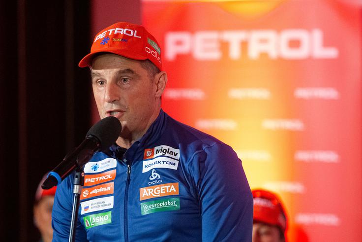 "Na svetovnem prvenstvu je naš uradni cilj ena uvrstitev do petega in dve do 15. mesta. Seveda si želimo tudi čim boljše nastope na Pokljuki, da tam razveselimo svoje zveste navijače," je na predstavitvi povedal vodja panoge za biatlon Janez Ožbolt. | Foto: Grega Valančič/Sportida