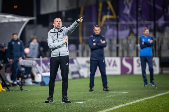NK Maribor Damir Krznar | Damir Krznar napoveduje kazni. | Foto Blaž Weindorfer/Sportida
