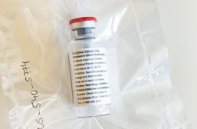V Sloveniji za zdravljenje obolelih za covid-19 uporabljamo tudi remdesivir, favipiravir in deksametazon. | Foto: Reuters