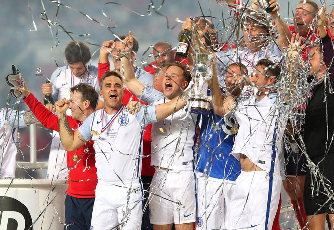 Dobrodelna nogometna tekma, na kateri nastopajo igralci z zvezdniškimi imeni, izkupiček pa je namenjen Unicefu, je nastala na pobudo britanskega pevca Robbieja Williamsa. | Foto: Getty Images