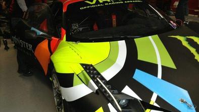 Valentino Rossi že dirka s Ferrarijem