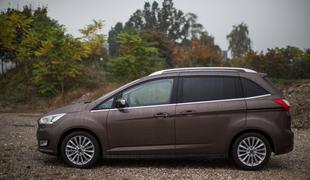 Ford grand C-max 1,5 EcoBoost titanium - pet sedežev za 4-člansko družino