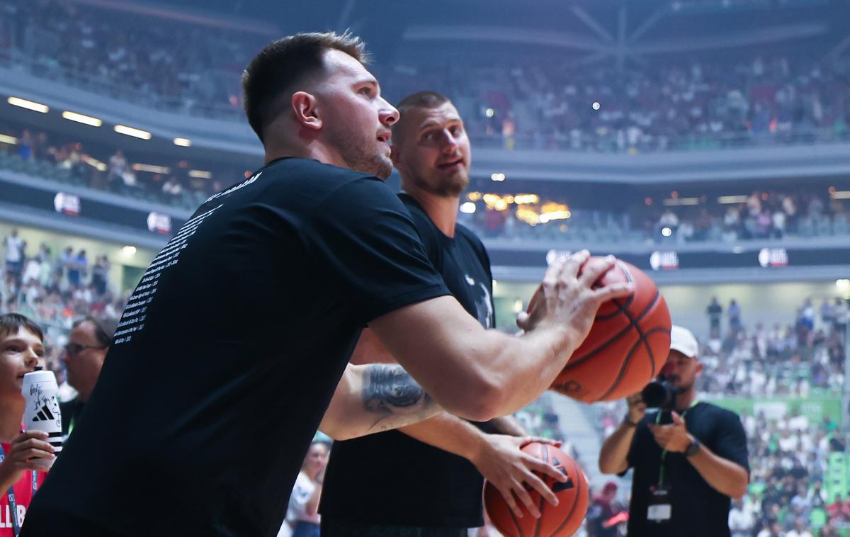 Luka Dončić, Nikola Jokić | Luka Dončić in Nikola Jokić sta lani zaigrala na poslovilnem spektaklu Gorana Dragića v Stožicah.  | Foto Aleš Fevžer