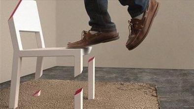 Stol, ki se upira zakonom gravitacije