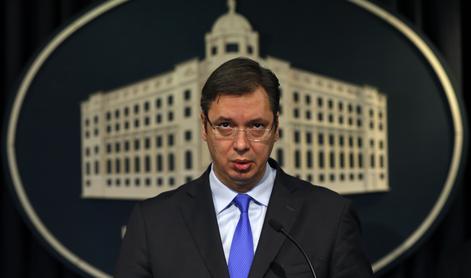 Nemški kancler hiti k Vućiću: bo Srbija rešila pešajočega velikana?