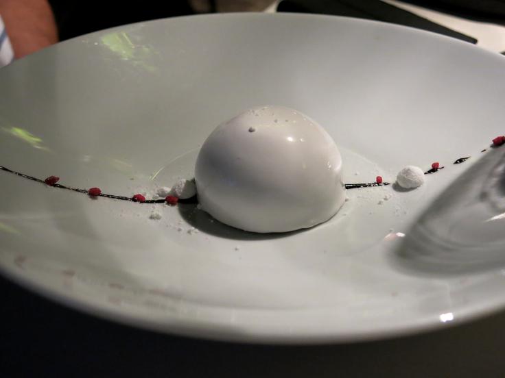 Sladica, ki je videti, kot da je iz porcelana | Foto: Miha First