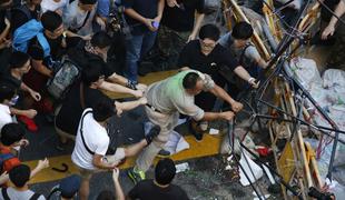 Novi spopadi na ulicah Hongkonga