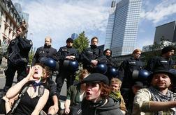 V Frankfurtu okoli 20.000 protikapitalističnih protestnikov