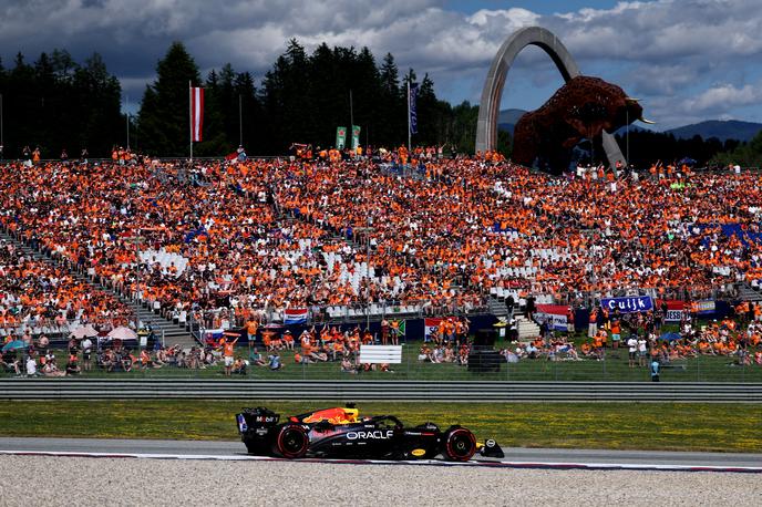 Red Bull Ring Max Verstappen | Red Bullova tribuna na Red Bull Ringu je v pričakovanju šeste Verstappnove zmage. A je ta malo verjetna. | Foto Reuters