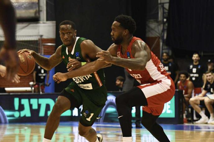 Cedevita Olimpija : Hapoel, Umoja Gibson | Cedevita Olimpija je prišla do svoje druge zmage v evropski sezoni. | Foto Tine Ružič/Cedevita Olimpija