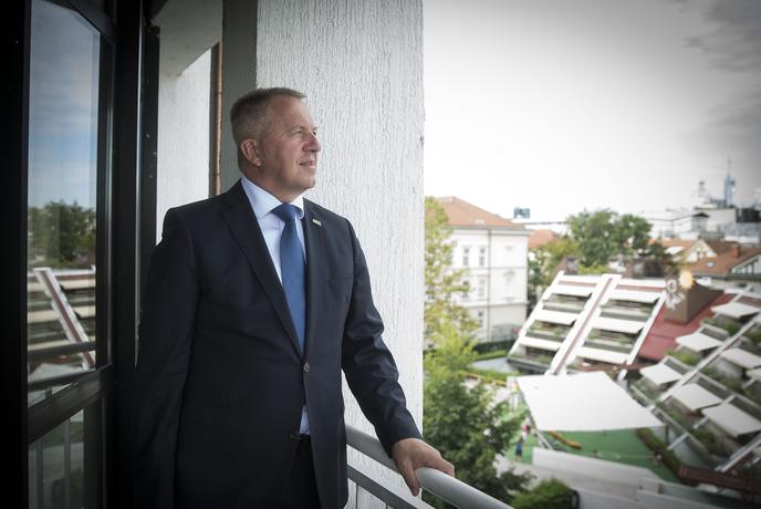 Počivalšek izvoznikom zagotovil nadaljnjo pomoč države