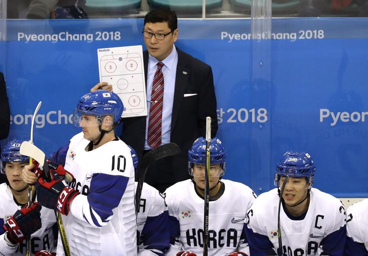 Selektor Južne Koreje Jim Paek in njegovi varovanci pišejo zgodovino na SP elitne divizije. | Foto: Reuters